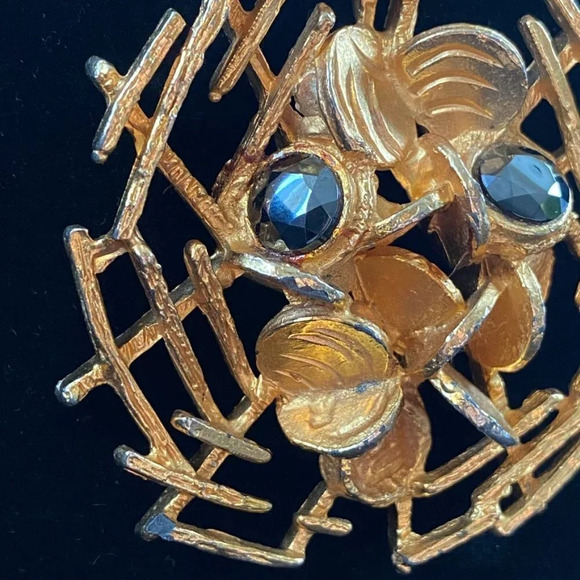 Brutalist Gold Tone Plated Abstract Modernist Necklace with Faceted Black Beads - Picture 7 of 12